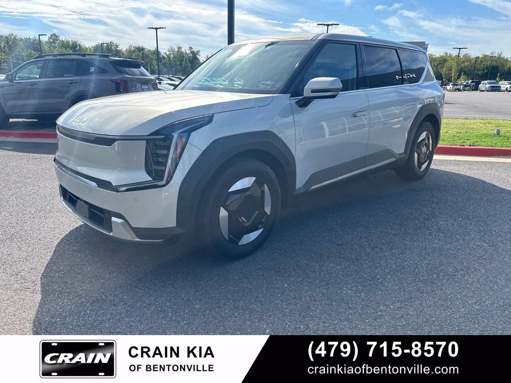 Certified 2024 Kia EV9 Light Long Range RWD image 2