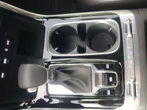 Certified 2024 Kia Carnival SX FWD image 37