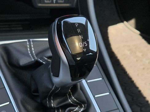 Used 2026 Volkswagen Jetta SE FWD image 32