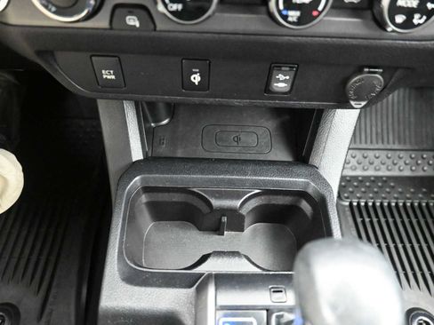 Used 2018 Toyota Tacoma TRD Off-Road image 23