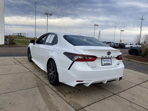 Used 2024 Toyota Camry SE image 8