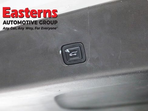 Used 2022 Chevrolet Traverse LT image 22