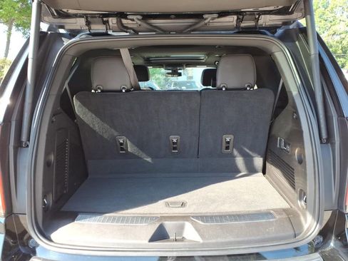 Used 2021 Chevrolet Tahoe Z71 w/ Luxury Package AWD/4WD image 7