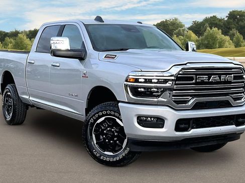 Used 2026 RAM 2500 Laramie AWD/4WD image 2
