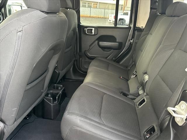 Used 2023 Jeep Gladiator Sport AWD/4WD image 17