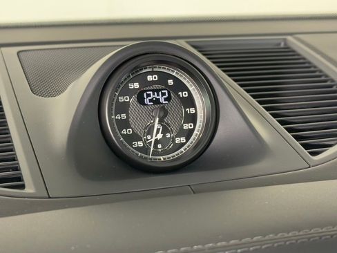 New 2026 Porsche Macan image 30