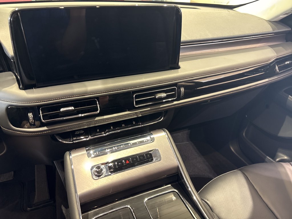 New 2027 Lincoln Aviator AWD image 18