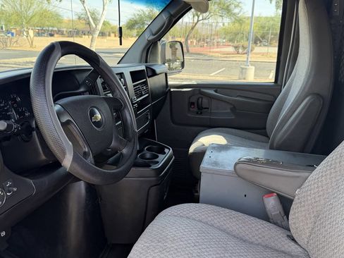 Used 2013 Chevrolet Express 2500 RWD image 10