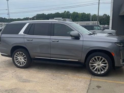 Used 2021 Cadillac Escalade Premium Luxury AWD/4WD image 4