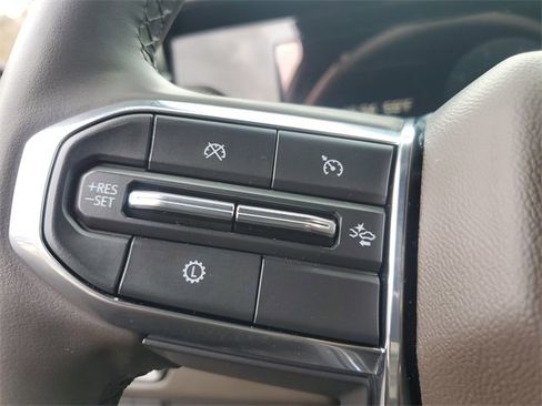 Used 2025 GMC Yukon XL Elevation image 26