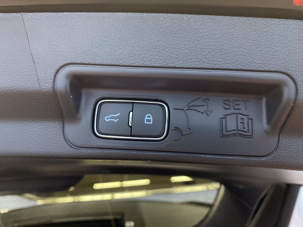 Used 2025 Ford Explorer ST-Line w/ ST-Line Street Pack AWD/4WD image 39