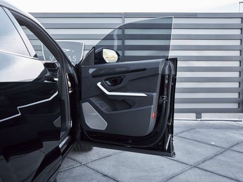 Used 2025 Lamborghini Urus SE image 22