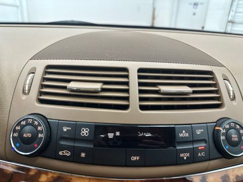 Used 2009 Mercedes-Benz E 350 Sedan image 17