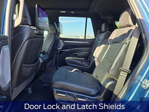 Used 2025 Cadillac Escalade Sport Platinum AWD/4WD image 14