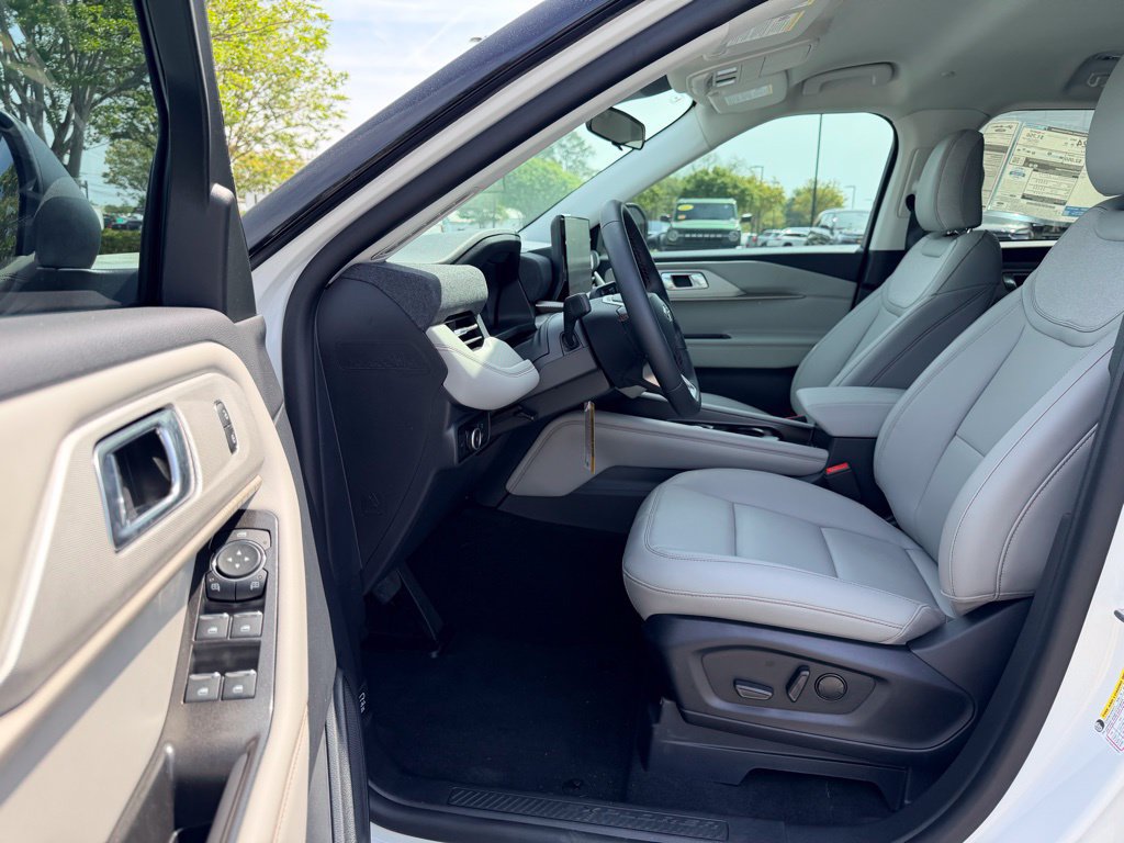 New 2026 Ford Explorer Active w/ Active Comfort Package RWD image 16