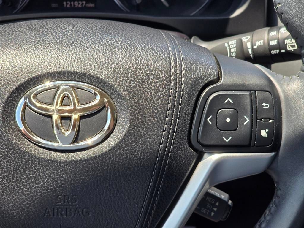 Used 2016 Toyota Highlander XLE AWD/4WD image 18