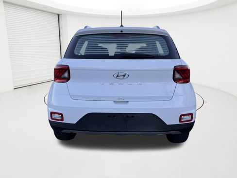 Used 2025 Hyundai Venue SEL FWD image 3