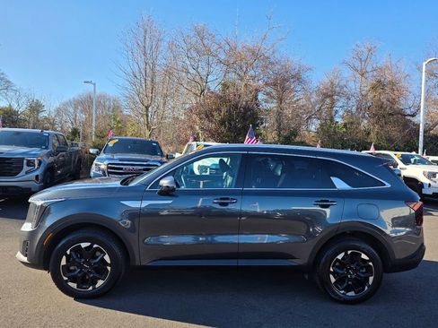 Used 2024 Kia Sorento S image 4