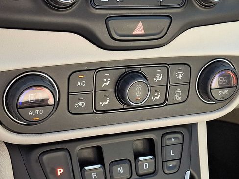 Used 2020 GMC Terrain Denali w/ Denali Premium Package AWD/4WD image 17