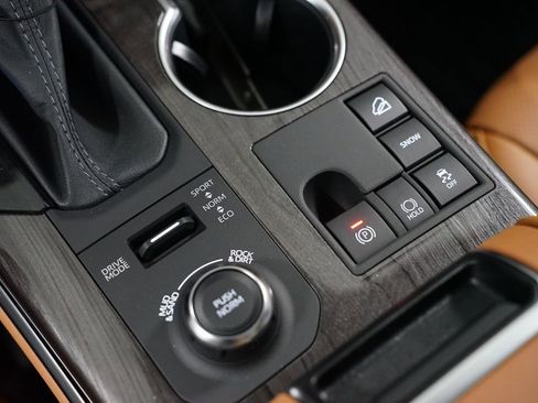 New 2026 Toyota Highlander Platinum AWD/4WD image 24