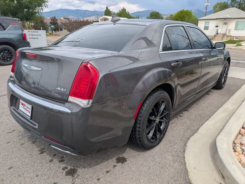 Used 2016 Chrysler 300 Limited RWD image 6