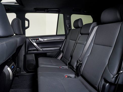 Used 2023 Lexus GX 460 Premium w/ Premium Package image 17