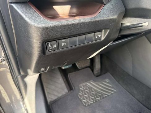 Used 2019 Toyota RAV4 Limited image 23