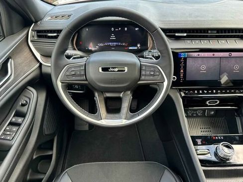 New 2026 Jeep Grand Cherokee Altitude image 11