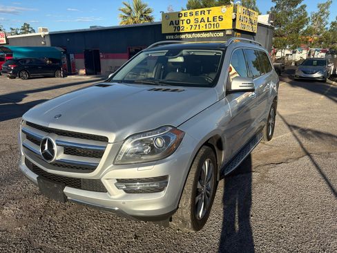 Used 2016 Mercedes-Benz GL 450 4MATIC w/ Premium I Package image 2