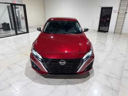 Used 2025 Nissan Altima 2.5 SV FWD image 2