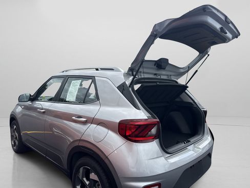 Used 2025 Hyundai Venue SEL FWD image 9