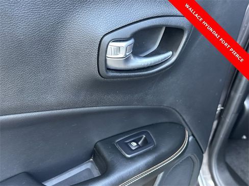 Used 2020 Jeep Compass Latitude image 12