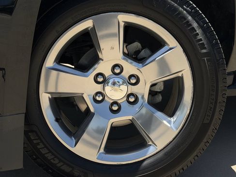 Used 2019 Chevrolet Tahoe LT w/ Luxury Package RWD image 9