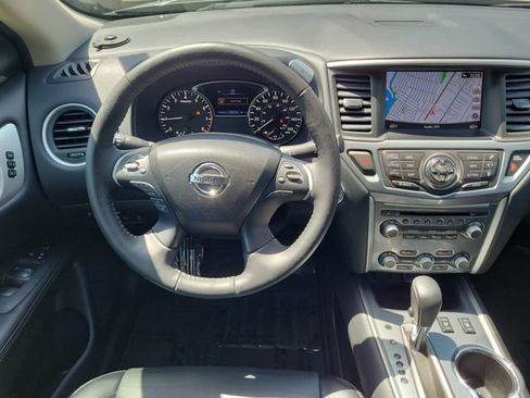 Used 2020 Nissan Pathfinder SL FWD image 16