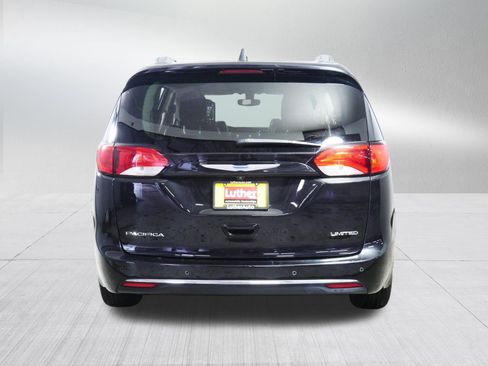 Used 2018 Chrysler Pacifica Limited FWD image 6