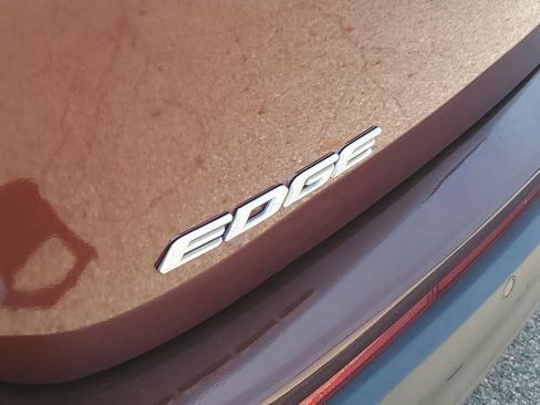 Used 2016 Ford Edge Titanium w/ Technology Package AWD/4WD image 37