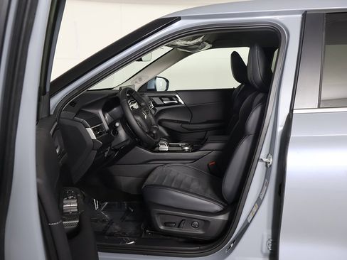 New 2026 Mitsubishi Outlander SE image 31