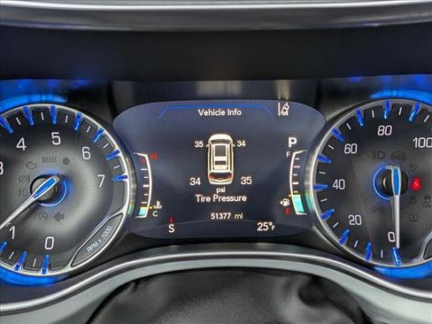 Used 2025 Chrysler Pacifica Limited image 11