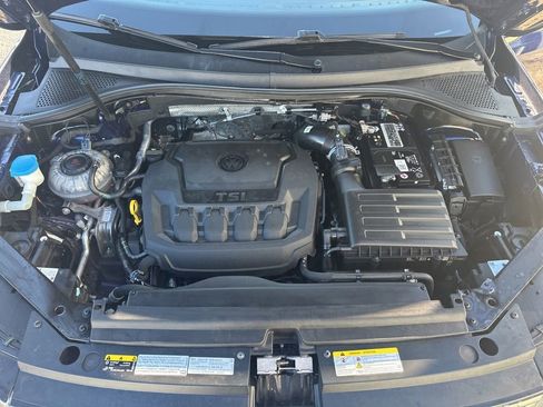 Used 2022 Volkswagen Tiguan SE w/ Panoramic Sunroof Package image 29