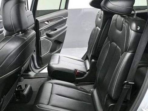 Used 2022 Jeep Grand Cherokee L Limited AWD/4WD image 12