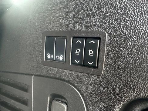 Used 2020 Cadillac Escalade Platinum image 9