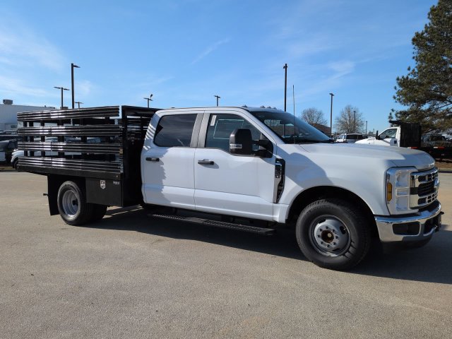 Used 2025 Ford F350 XL w/ XL Chrome Package RWD image 2