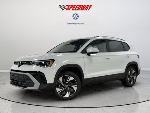 New 2025 Volkswagen Taos SE image 3
