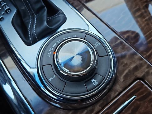 Used 2017 Nissan Armada SL image 24