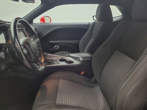 Used 2019 Dodge Challenger SXT image 17