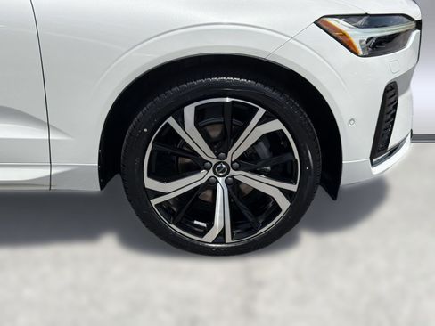 Certified 2023 Volvo XC60 B5 Ultimate w/ Climate Package FWD image 11