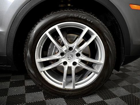 Used 2020 Porsche Cayenne image 47