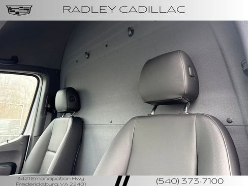 Used 2024 Mercedes-Benz eSprinter 170 Cargo image 2