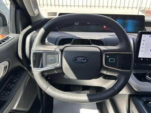 Used 2025 Ford Expedition Active AWD/4WD image 13