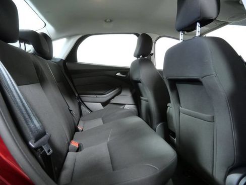 Used 2016 Ford Focus SE w/ SE Sport Package FWD image 13